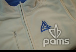 pams_textil--zbozi_logo-trojuhelniky-na-fleecove-mikine_41.jpg : logo trojúhelníky na fleecové mikině